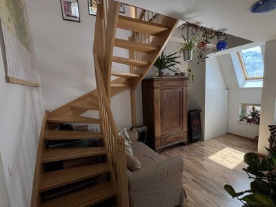 Helle Maisonette-Wohnung mit Balkon zur Zwischenmiete