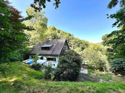 Ein verwunschenes Haus im Grünen