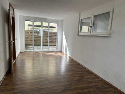 Stilvolle 2-Zimmer- EG/Wohnung mit Terrasse -Garten und Einbauküche in Plochingen