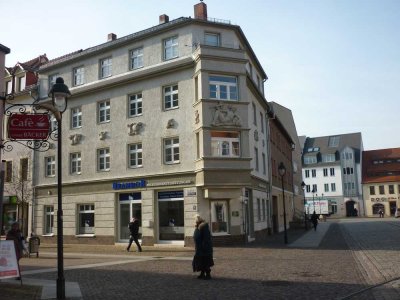 2,5-Raum-Wohnung im 2. OG des Merkurhauses in bester Zentrumslage - Übernahme vollmöbliert möglich