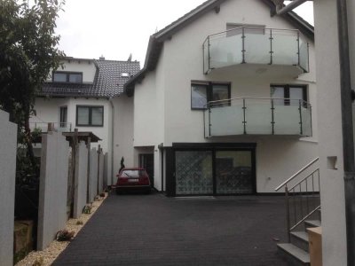 Neuwertige Wohnung mit drei Zimmern und Balkon in Heilbronn