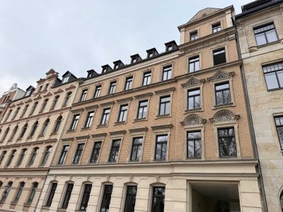 Eigentum mit mit Parkblick: 2 Zimmer, Balkon, Lift und PKW-Stellplatz
