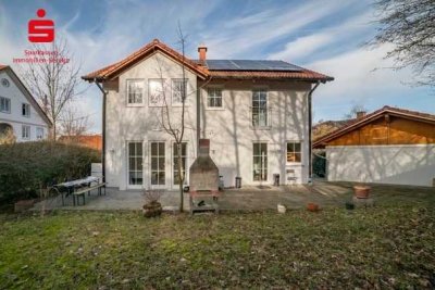 Charmantes Zweifamilienhaus mit großem Potenzial