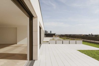 Knapp 300m² über dem Wasser, veredelter Rohbau mit über 220 m² Terrassenfläche