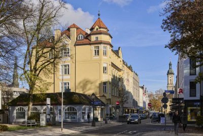 Zentrale 4-Zimmerwohnung im charmanten Altbau