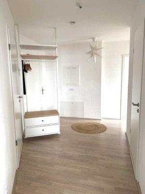 NEUAUBING: Moderne 3-Zimmer-Wohnung mit schöner Loggia