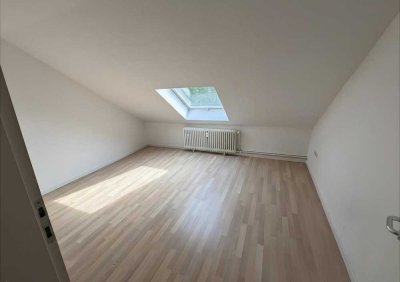 Gemütliche 3-Zimmer-Dachgeschosswohnung in Rahm