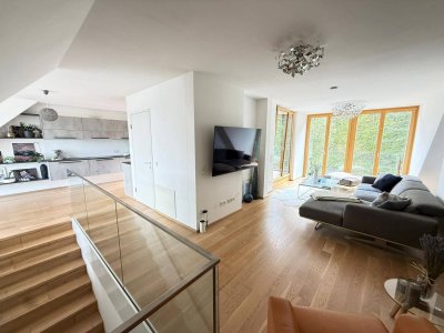 Waldrand Living - Wunderschöne Dachgeschoss-Maisonette mit zwei Garagenplätzen