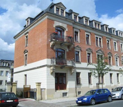 Stilvolle 4-Raum-Wohnung im sanierten Altbau mit 2 Balkonen, 2 Bädern und Stellplatz, provisionsfrei