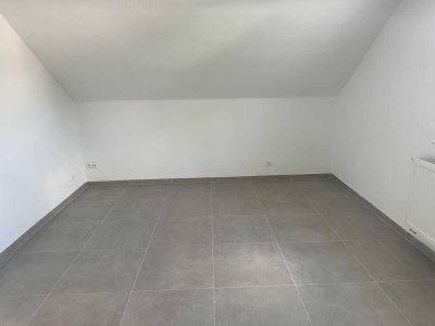 Renovierte DG-Wohnung zu vermieten