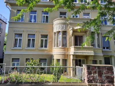 Großzügige helle 3 ZKB DG Whg in denkmalgeschützter Jugendstilvilla in KA-West
