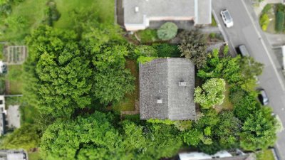 Seltene Gelegenheit am Katzenberg – Freistehendes Haus zur Sanierung mit riesigem Traumgarten