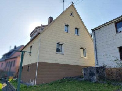Einfamilienhaus mit Garten und Garage in Röttingen!