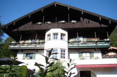 Geschmackvolle 2-Raum-Wohnung mit Balkon und EBK in Kreuth mit herrlichem Bergblick