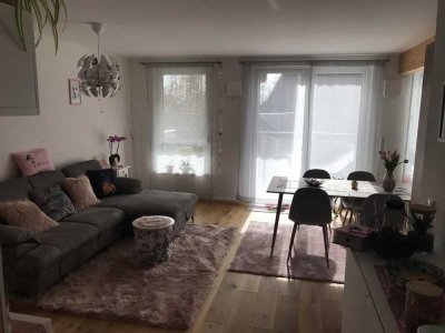 sonnige Wohnung mit großem Balkon / Terrasse