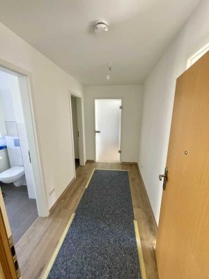 2 Zi. Wohnung mit Balkon, umfangreich modernisiert, in ruhigem Wohnquartier