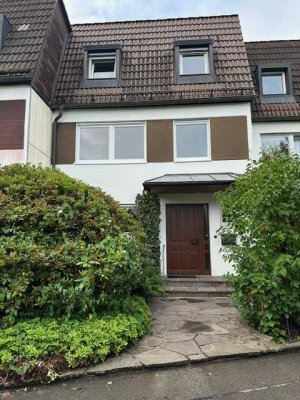 5-Raum-Reihenhaus mit EBK (teilrenoviert) in Zorneding