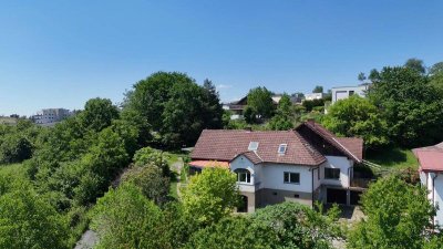 Haus mit ca. 275 m² Wohnfläche, ca. 2.200 m² Grund – ideal für Großfamilien, sanierungsbedürftig!