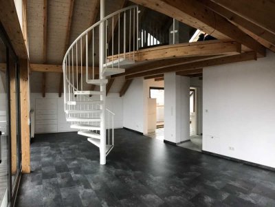 Attraktive und sanierte 2-Raum-Maisonette-Wohnung mit gehobener Innenausstattung im DG in Gefrees