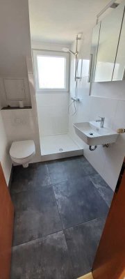 Erstbezug nach Sanierung: Geschmackvolle 2-Raum-Dachgeschosswohnung in Mönchengladbach