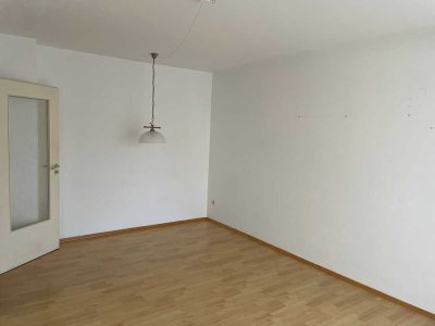 Geschmackvolle 2-Zimmer-EG-Wohnung mit Balkon und EBK in Merching