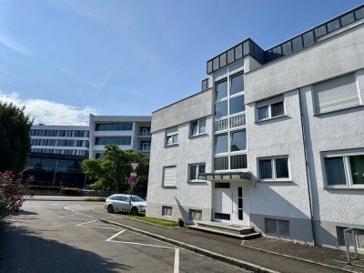 Funktionelle 2-Zimmer-Hochparterre-Wohnung mit Balkon und KFZ-Stellplatz