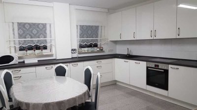 +Provisionsfrei+Helle 4-Zimmer-Wohnung mit Balkon im 2. OG in Leonberg