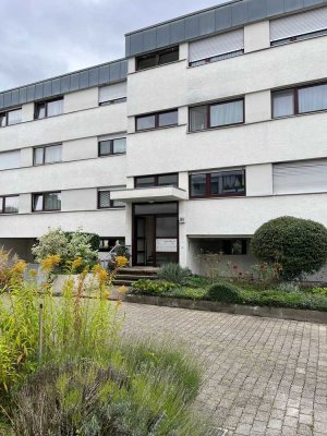 Stadtmitte Ditzingen - 2-Zi.-Whg. mit Balkon, zentral, sonnig, ruhig mit viel Grünfläche