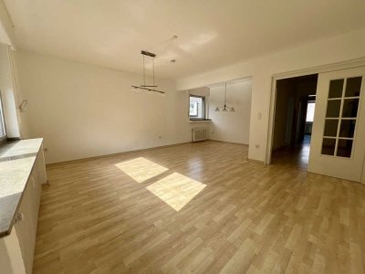 Helle 3-Zimmer-Wohnung mit Balkon in gepflegtem 6-Parteienhaus und schönem Umfeld