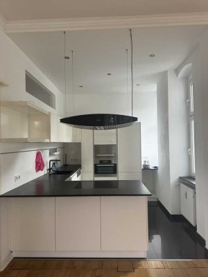 Luxuriöse 3-Zimmer-Altbauwohnung in Berlin-Grunewald – frisch renoviert 2024