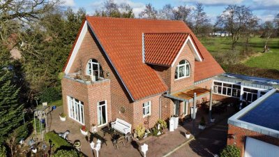 Stilvolle Dachgeschosswohnung mit Balkon und Einbauküche ab dem 01.08.2025