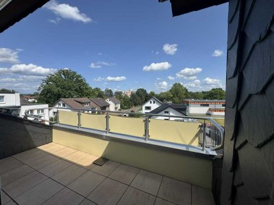 Helle DG Wohnung mit großem Balkon