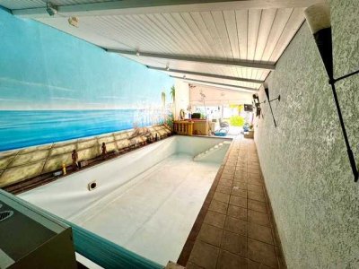 Einfamilienwohnhaus mit Indoor Pool und Garage in MA-Neckarau.