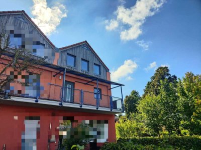 Wohnen wie in einem Haus: außergewöhnliche Maisonette-Eigentumswohnung in Weitramsdorf