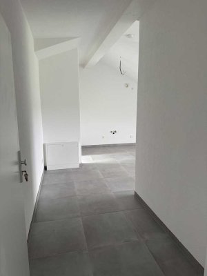 Attraktive, neuwertige 2-Zimmer-Wohnung mit luxuriöser Innenausstattung in Bad