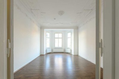 Gepflegte 4-Zimmer- Jugendstil Altbauwohnung mit Balkon im 1. OG