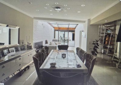 Kernsaniertes Reihenmittelhaus mit 190 m² Wohnfläche in Mönchengladbach