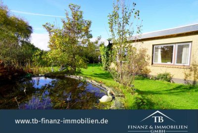 Burhafe: Stilvoller Flachdachbungalow mit Blick ins Grüne! #212