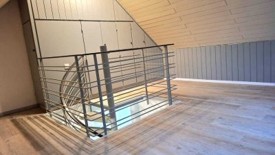 Sehr schöne 1-Zimmer-Wohnung im Dachgeschoss im 2. OG