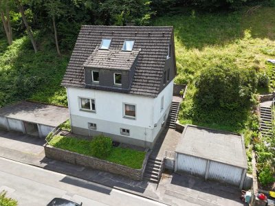 NEU: Zweifamilienhaus mit 6 Garagen in ruhiger Lage von Altena zu verkaufen!!!