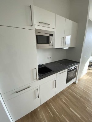 Für sofort einziehen: Stilvoll möbliertes Apartment im Spreekarree