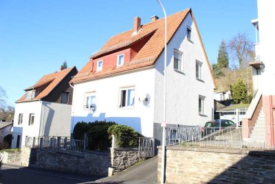 Mehrgenerationenhaus mit eingezäuntem Grundstück! Ortsrandlage! Umbau zum 2-Familienhaus möglich!