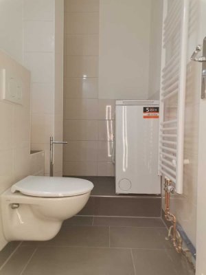 Von privat: 34 qm mit Balkon direkt beim Elbe Einkaufszentrum