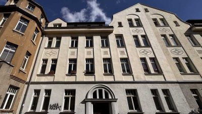 "Freie Dachgeschosswohnung im modernisierten Reformstilhaus im Süden"