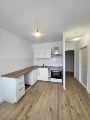 *Flexible Doppelwohnung*  6 Raumwohnung + Einbauküche +  2 Bäder + 2 Balkone + Leerstand!