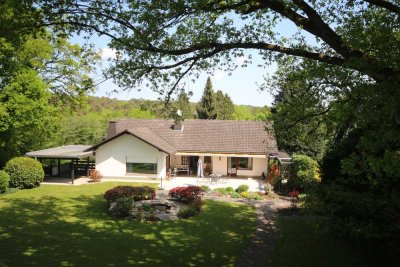 Freistehendes Zweifamilienhaus in begehrter Lage von Windhagen - vielseitig nutzbar!