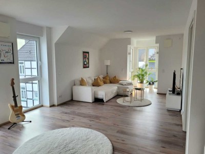 Sehr gepflegte Wohnung mit Küche, Aufzug und Tiefgarage