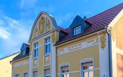 Heinze-Immobilien(IVD): Saniertes vermietetes Mehrfamilienhaus auf großem Baugrundstück