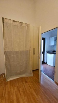 Vollmöbilierte Einzelzimmerwohnung mit Bad und Küche