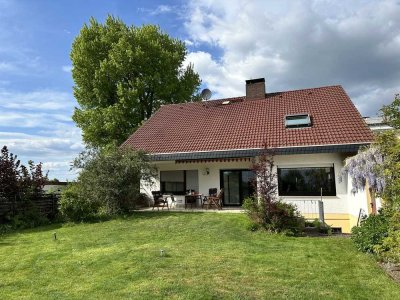 Provisionsfrei: Freistehendes Einfamilienhaus mit 6 Zimmern und großem Garten in Feldrandlage